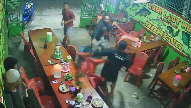 Dua Pemuda di Sidrap Pukuli Pemilik Warung karena Tak Diberi Makan Gratis 
